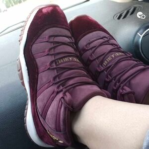 Jordan 11 Retro Heiress's Maroon Velvets